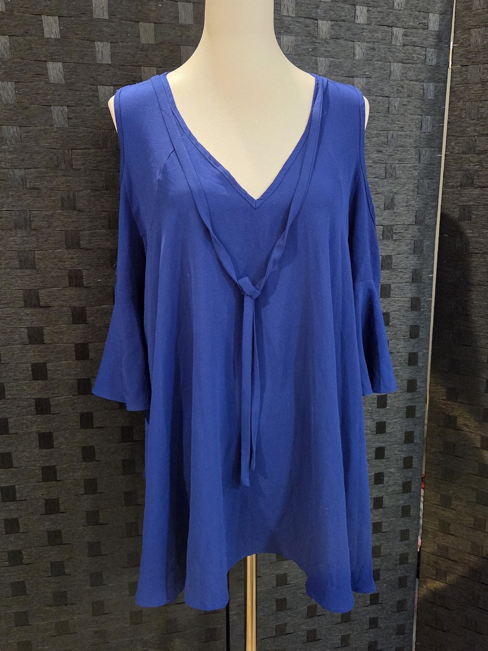 NWT She & Sky Royal Blue Cold Shoulder Top XL Peek A Boo Flutter Sleeve